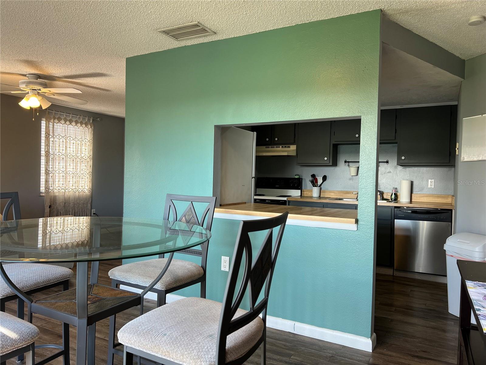 LAKE VIEW CONDO PH II - Residential