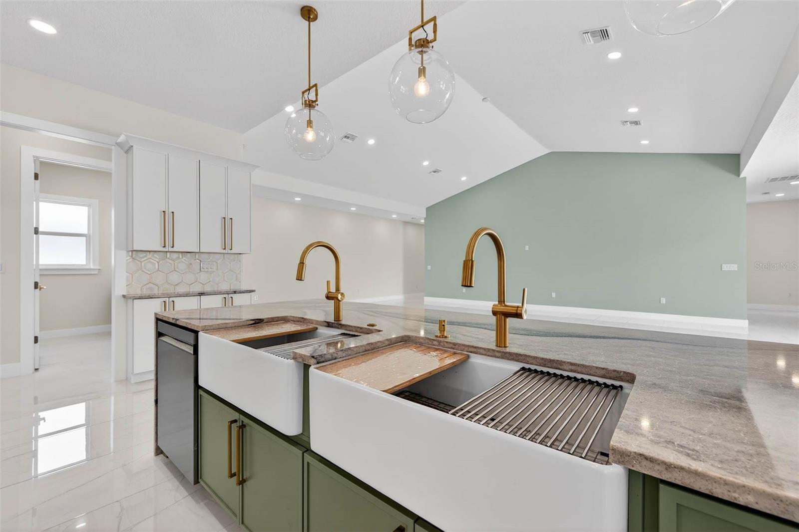 COLLINS ESTATES PH I - Residential