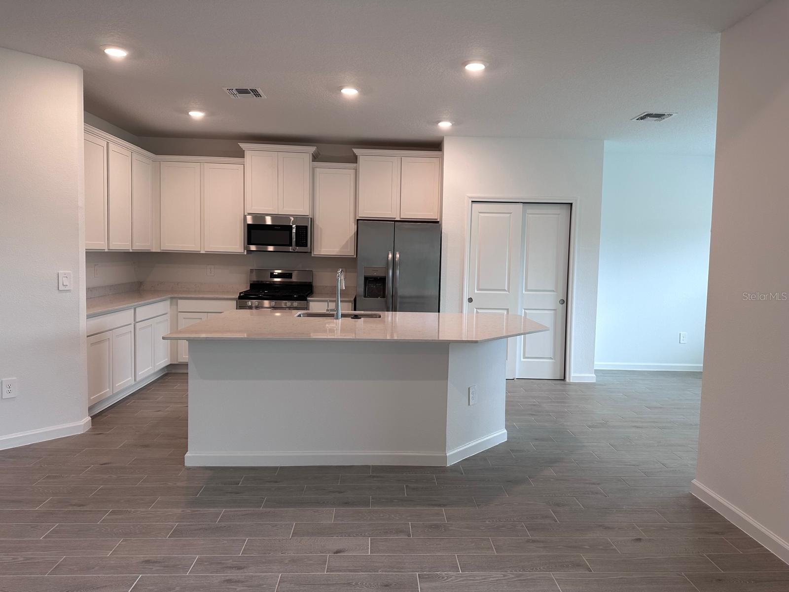 CONVERGENCE RESEARCH PARK - Residential Lease