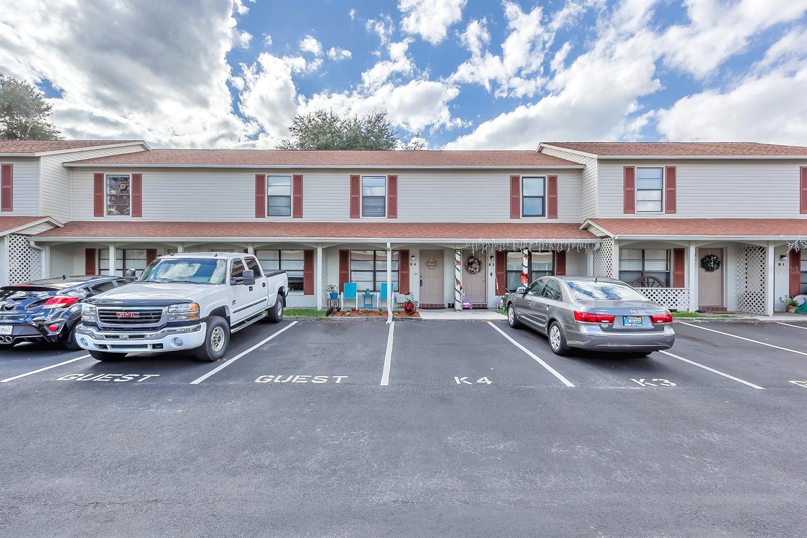 Fantastic 2-bedroom townhome in the heart of Port Orange for $90k. Units in this community never last long! Maintenance free living at its best! The HOA handles all of the exterior maintenance, including lawn, siding and roof! Spacious floorplan with eat-in kitchen and full appliance package. This homes also boasts a large living room area, inside laundry and a small courtyard outback for entertaining. ;Water: City