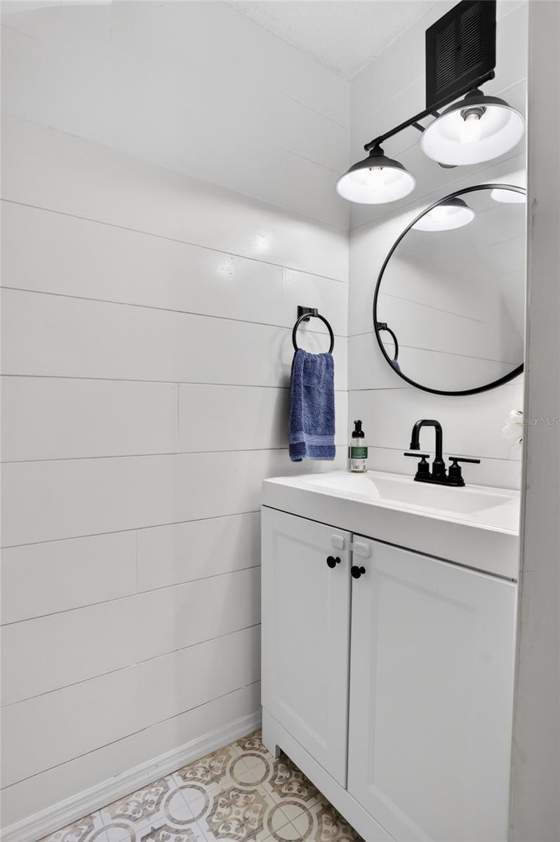 FOUR SEASONS CONDO - Residential