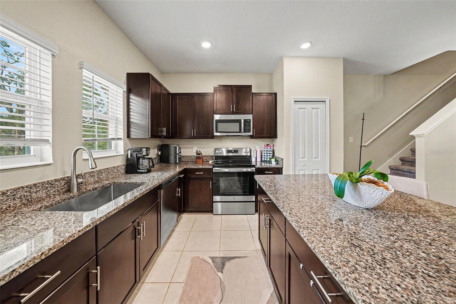 PALM RIVER TWNHMS PH 2 - Residential