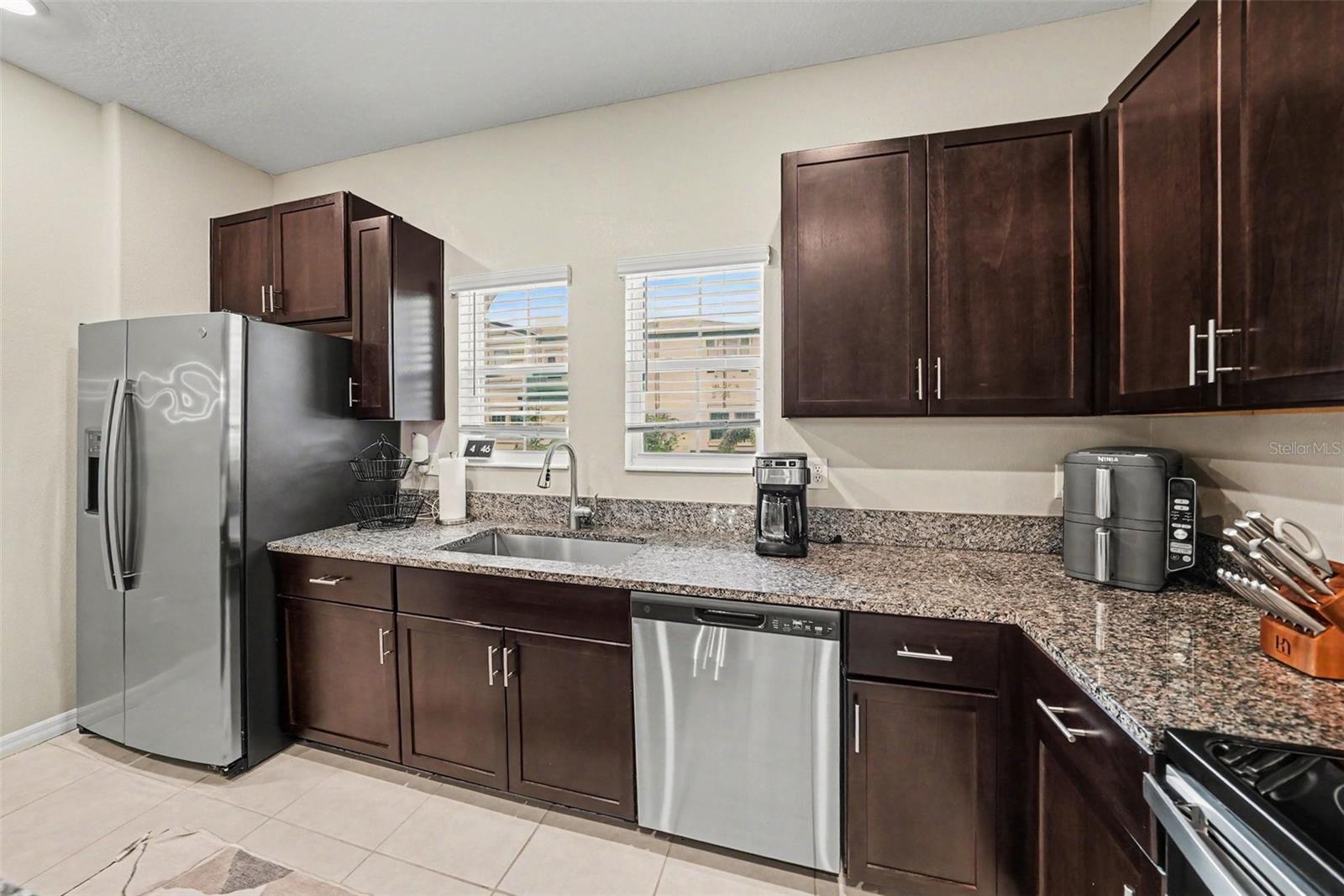 PALM RIVER TWNHMS PH 2 - Residential