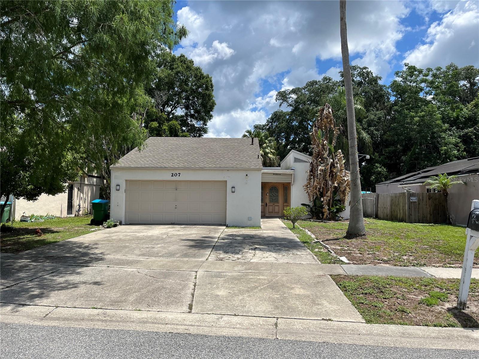 3 BEDROOM 2 BATH HOME LOCATED ON CUL DE SAC STREET. WOOD CABINETS, SOLID SURFACE COUNTERS IN KITCHEN. SPLIT BEDROOM PLAN. FENCED REAR YARD. NEW ROOF IN 2025. A LITTLE TLC MAKES THIS A GREAT HOME. GREAT HOME FOR OWNER OCCUPANT OR INVESTOR.