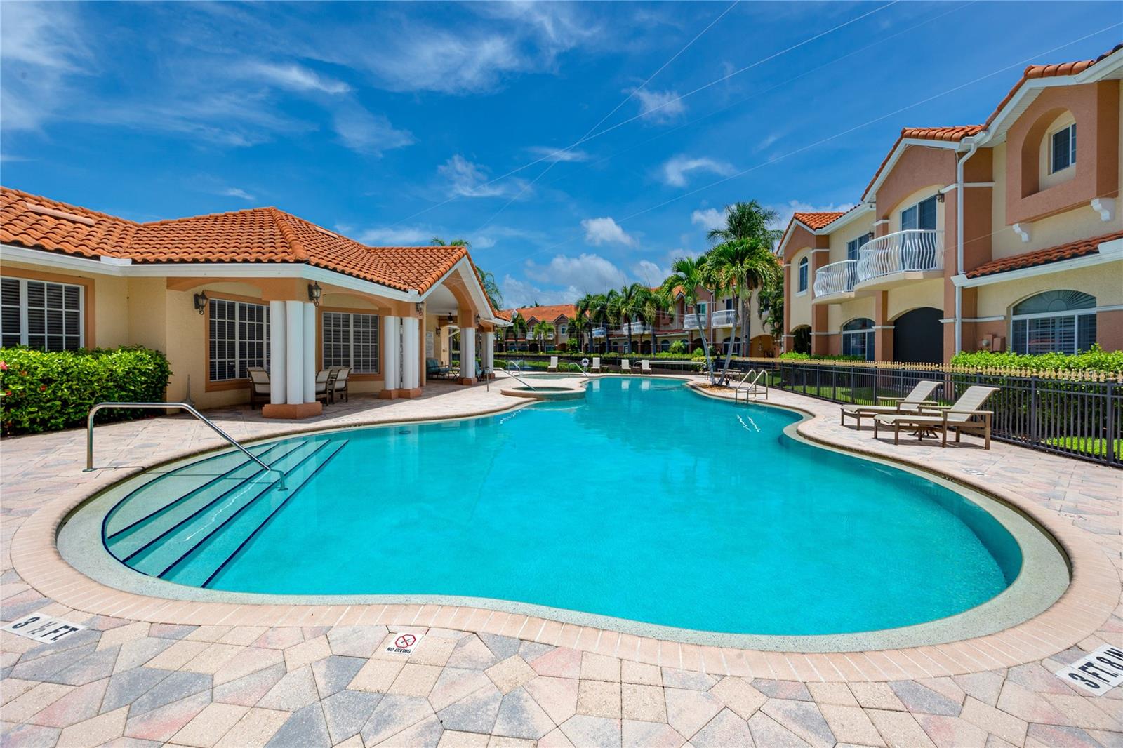 VILLAS DEL VERDE - Residential