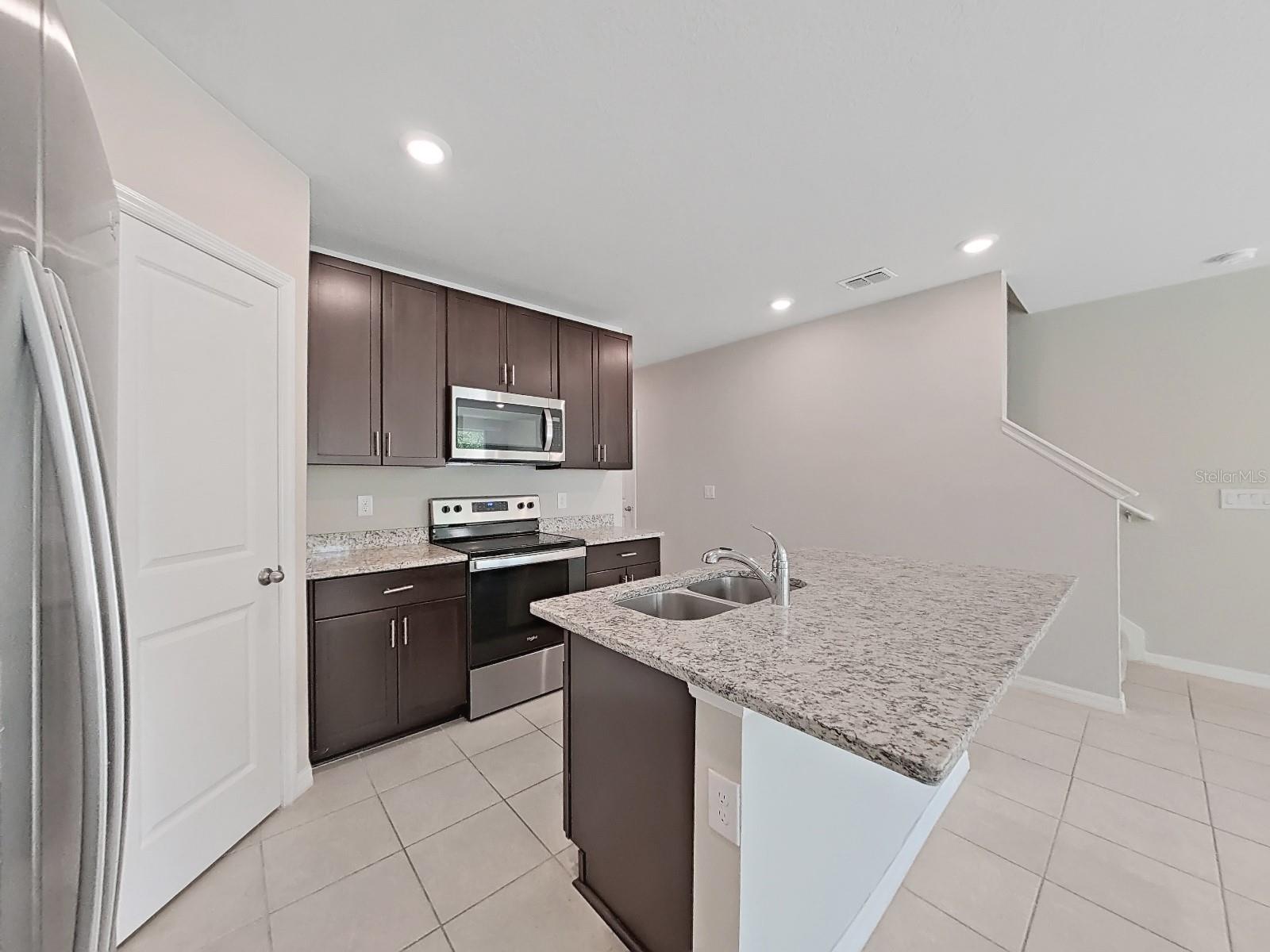 PRESTON OAKS TWNHMS PH 2 - Residential Lease