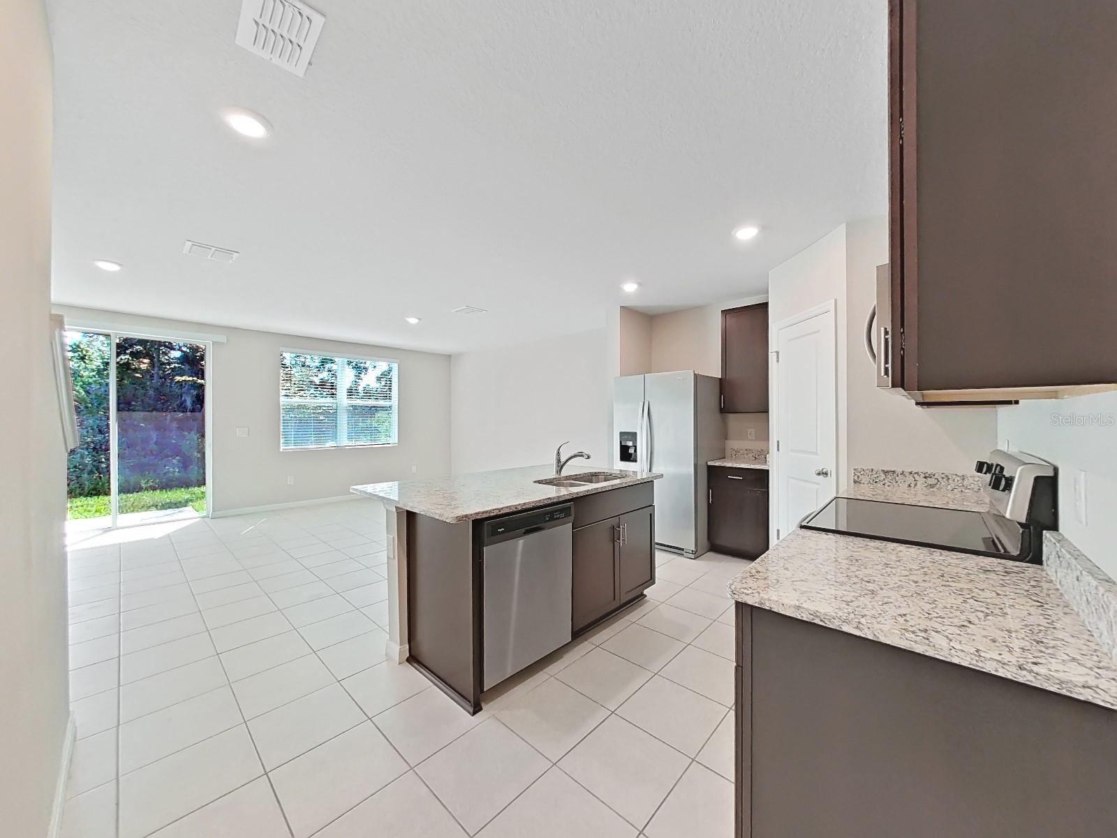 PRESTON OAKS TWNHMS PH 2 - Residential Lease