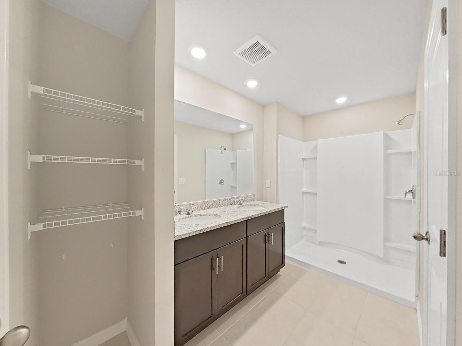 PRESTON OAKS TWNHMS PH 2 - Residential Lease