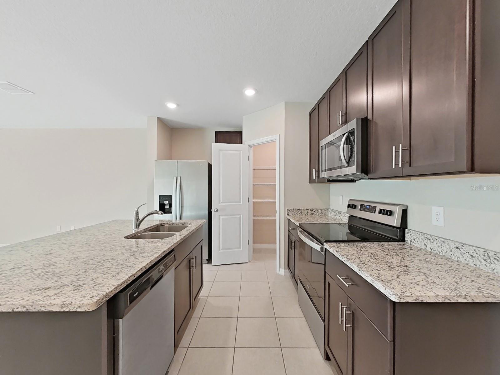 PRESTON OAKS TWNHMS PH 2 - Residential Lease