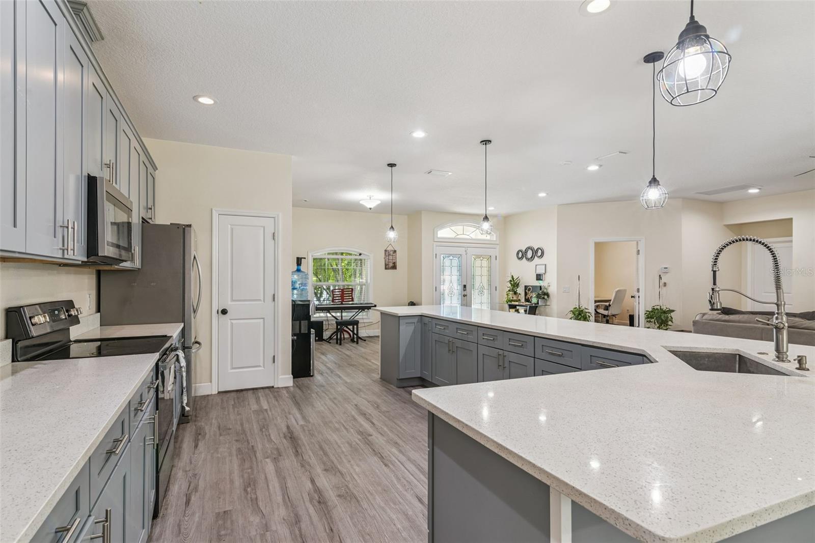 EMERALD POINT - Residential