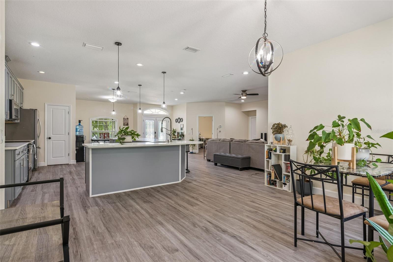 EMERALD POINT - Residential