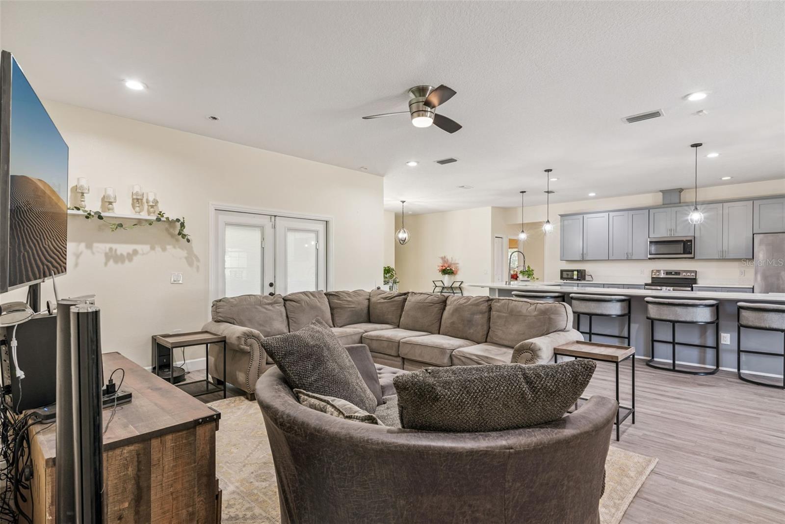 EMERALD POINT - Residential