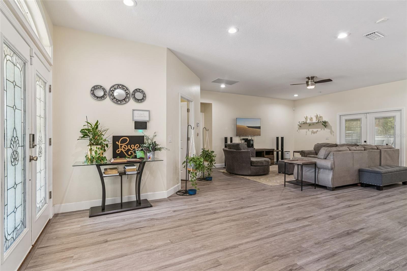 EMERALD POINT - Residential