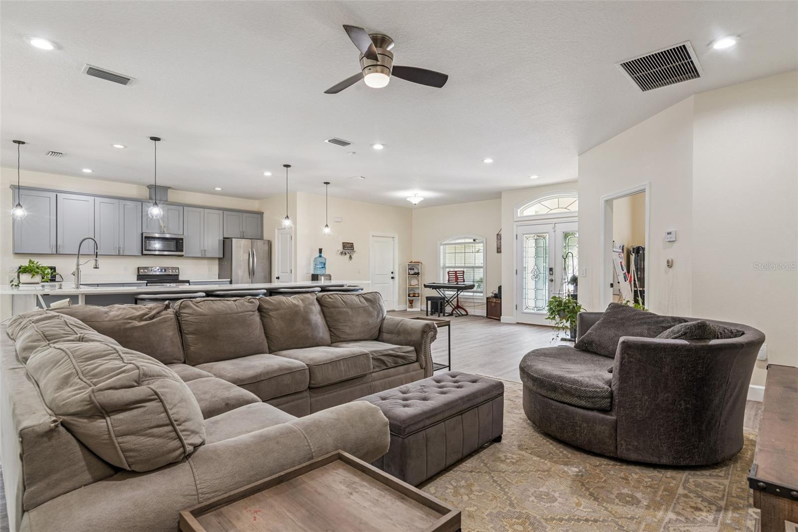 EMERALD POINT - Residential