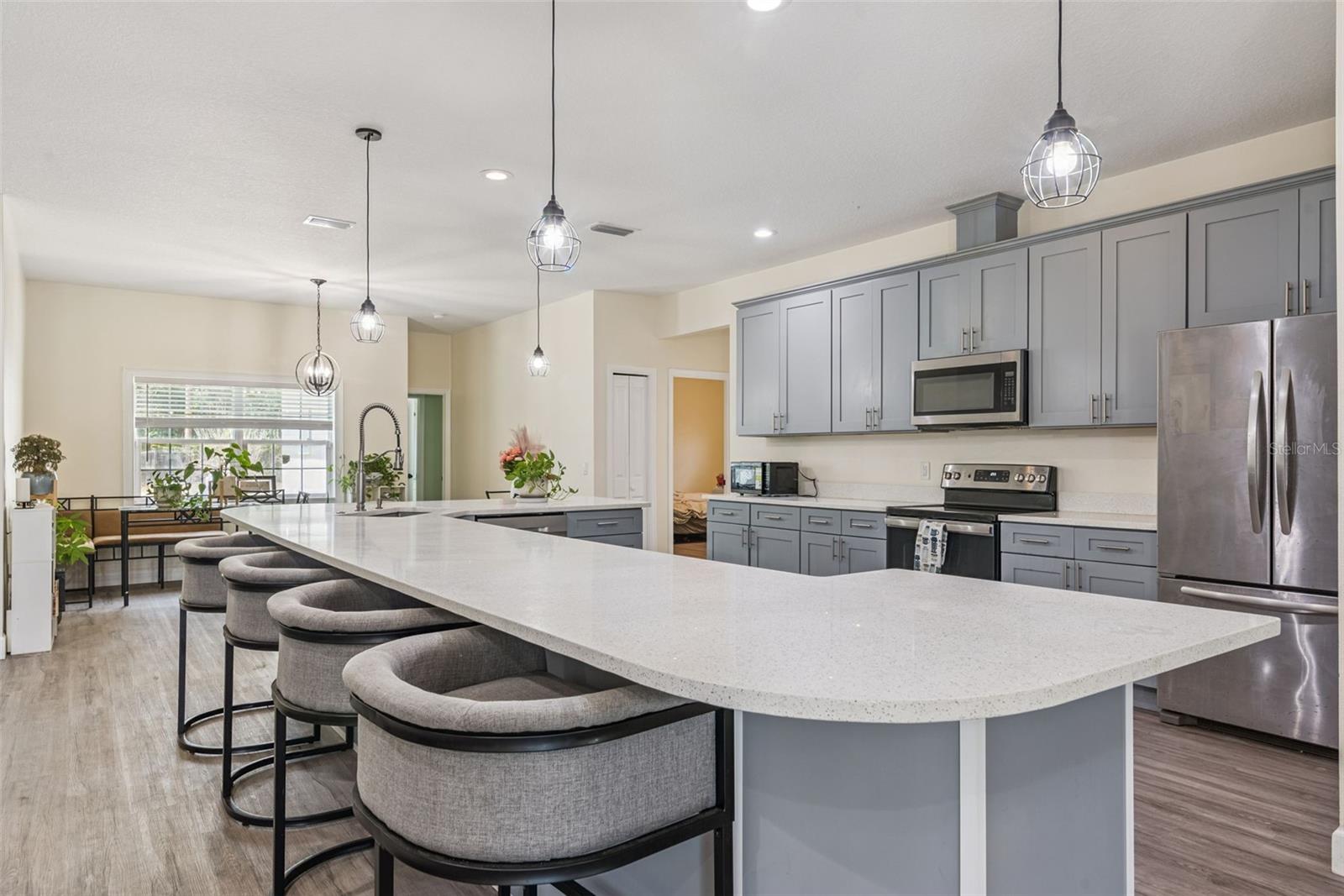 EMERALD POINT - Residential