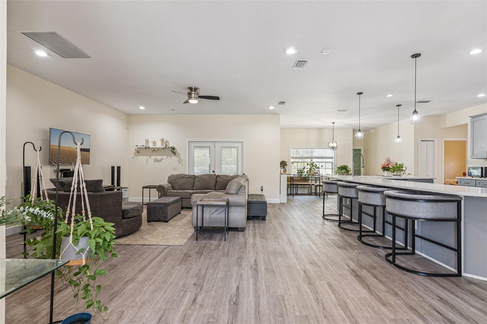 EMERALD POINT - Residential