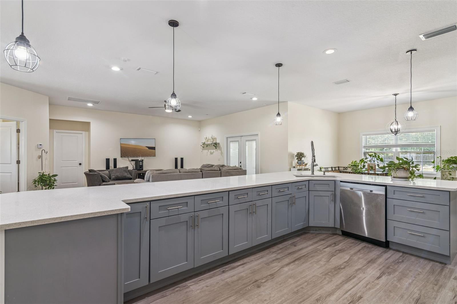 EMERALD POINT - Residential