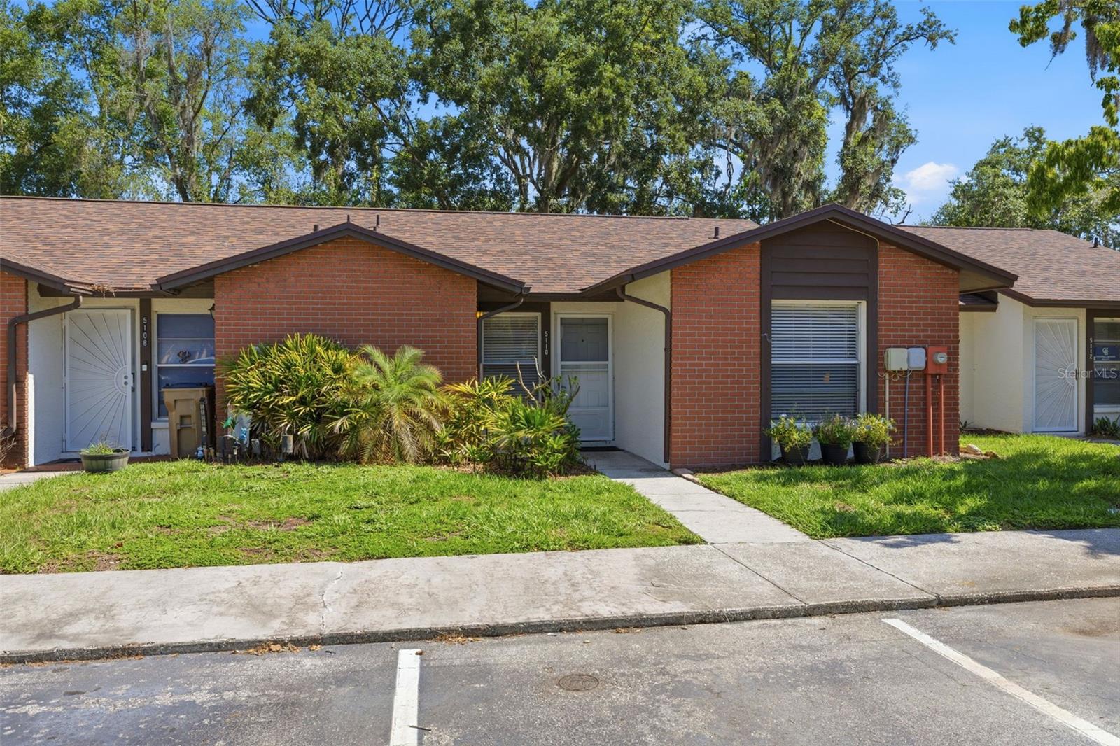 HUNTINGTON BY THE CAMPUS - Residential