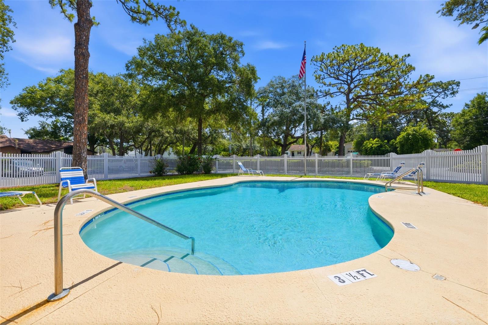 HUNTINGTON BY THE CAMPUS - Residential