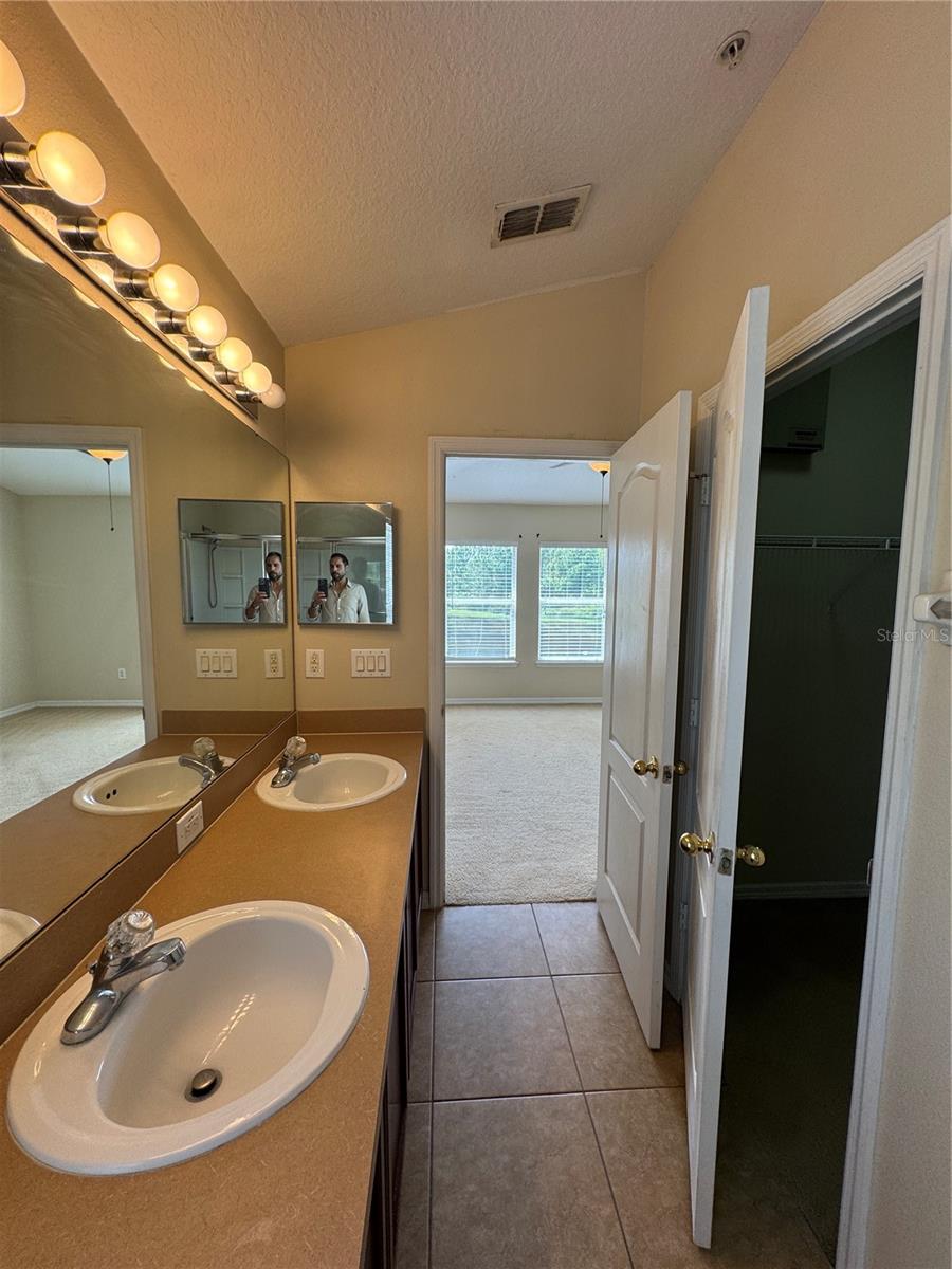 VILLAS/EAST PARK - Residential Lease
