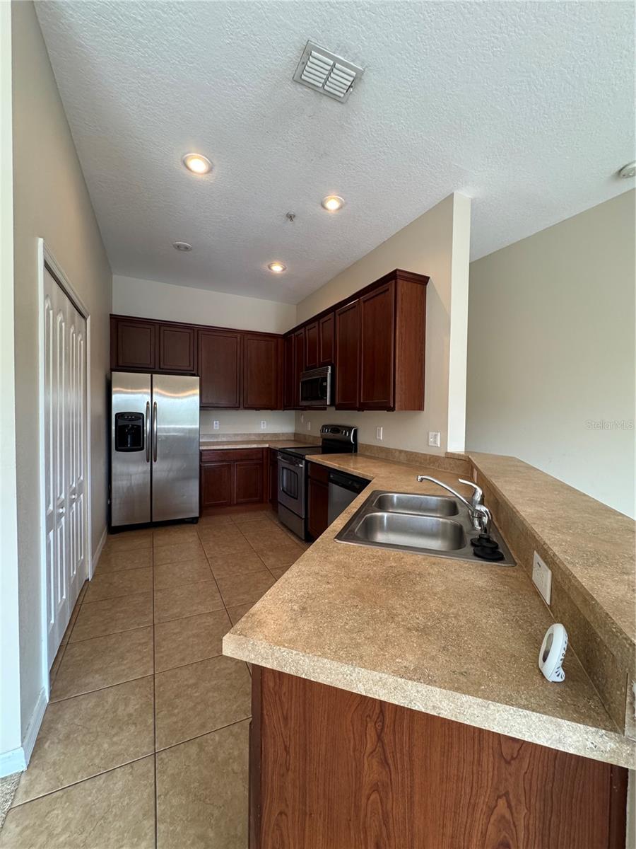 VILLAS/EAST PARK - Residential Lease