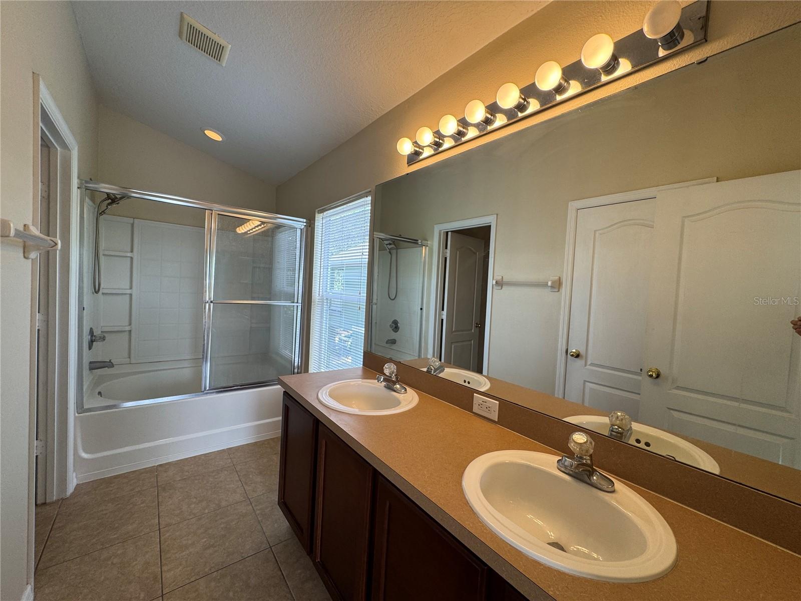 VILLAS/EAST PARK - Residential Lease