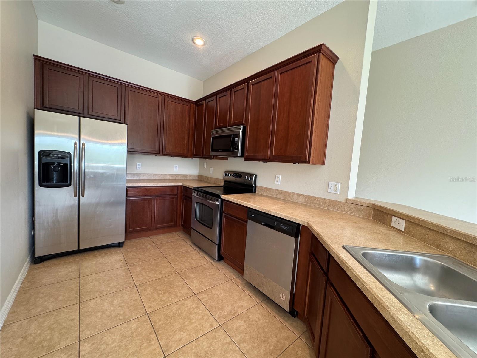 VILLAS/EAST PARK - Residential Lease