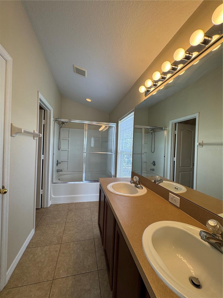 VILLAS/EAST PARK - Residential Lease