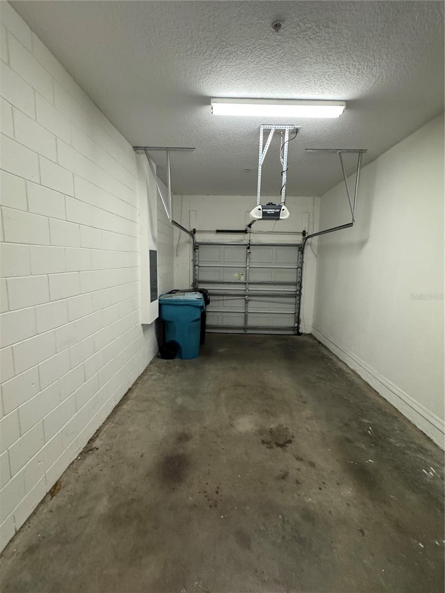VILLAS/EAST PARK - Residential Lease