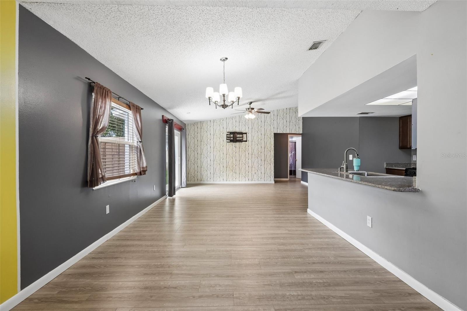 RIVER BLUFFS - Residential