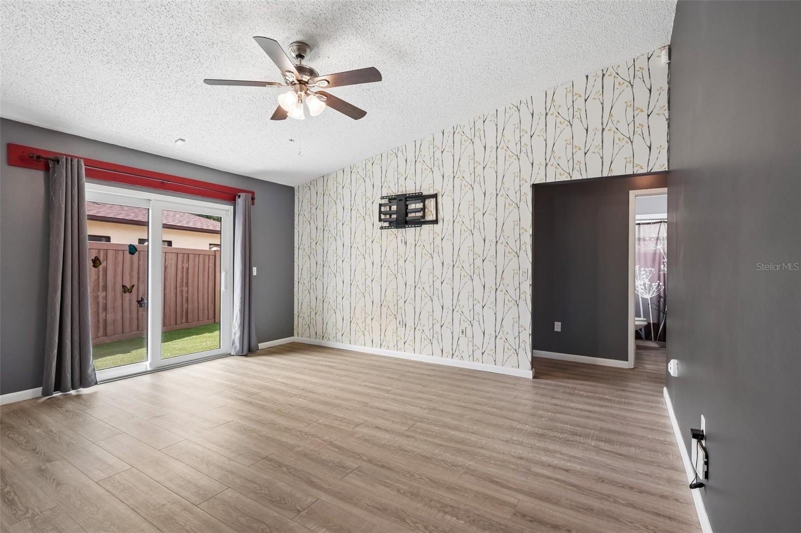 RIVER BLUFFS - Residential