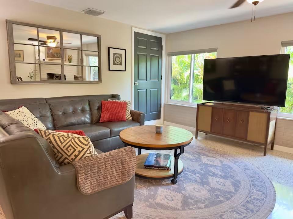 VETERAN CITY - Residential Lease