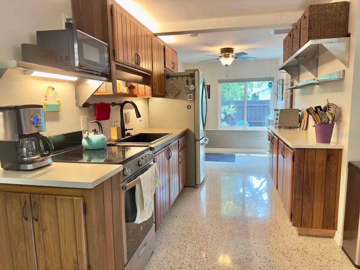 VETERAN CITY - Residential Lease