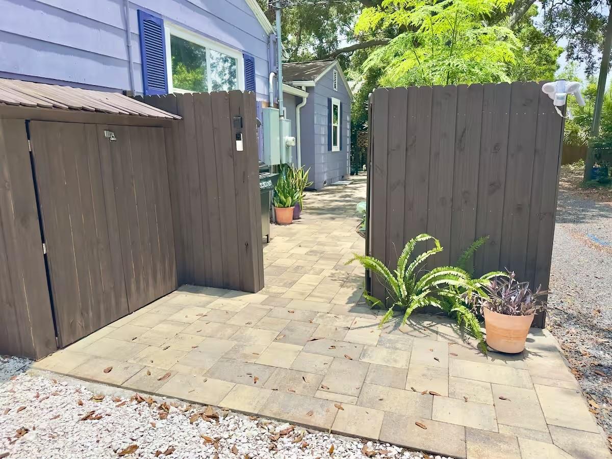 VETERAN CITY - Residential Lease