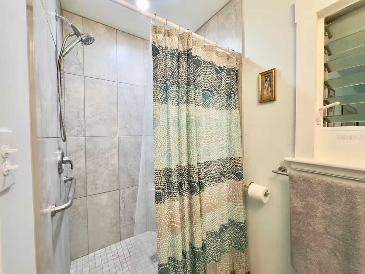 VETERAN CITY - Residential Lease