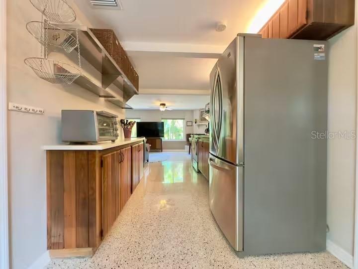 VETERAN CITY - Residential Lease