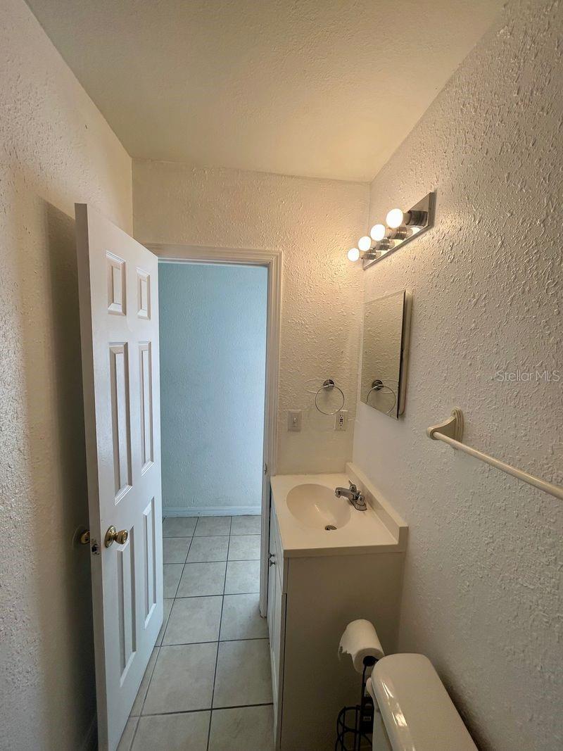 TWELVE OAKS VILLAGE UNIT 1 - Residential Lease