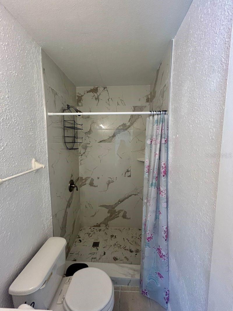 TWELVE OAKS VILLAGE UNIT 1 - Residential Lease