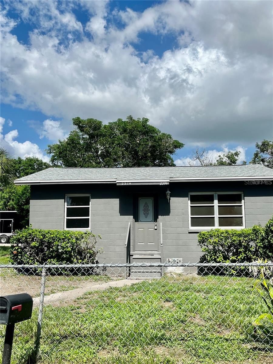 Location! Location! The seller is highly motivated and encourages you to bring all offers.

This updated 3-bedroom, 1-bath concrete home features several key improvements, including roof, HVAC system, LED lighting, flooring, and fresh paint throughout. The kitchen and bathroom were previously updated. Additionally, the property includes a fully fenced yard.

The home is conveniently located near downtown Main Street, the Ringling Museum, and the Sarasota Bradenton Airport.
