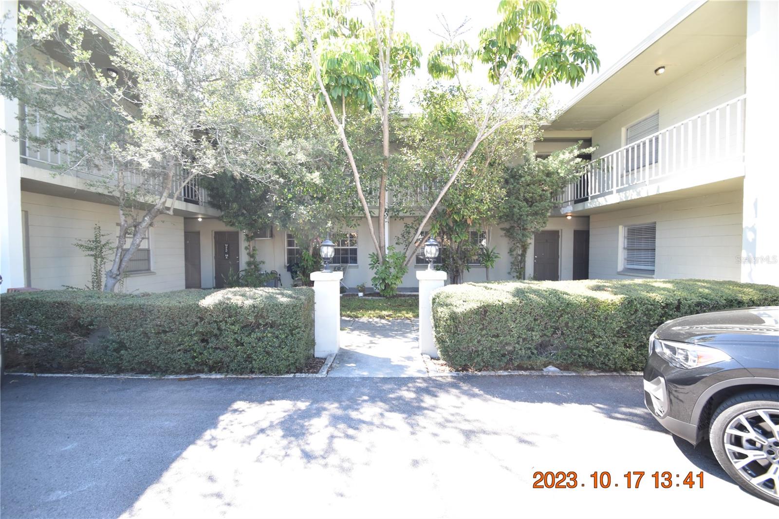 1 Bedroom 1 Bathroom Davis Islands apartment with approx. 550 sq ft of living space.
$50 monthly water/sewer charge required, added to base rent.
LOCATION, LOCATION, LOCATION! Is there a downtown location more special than Davis Islands? We don’t think so!
1st floor unit means no stairs to climb!
Freshly painted and ready for your finishing touches.
Complete renovation with new cabinets, appliances, granite, and flooring!
Plenty of open parking front and bath of the property.
Beautiful wood laminate floors throughout are sure to accentuate your décor.
Tons of windows and nature light is sure to brighten your day.
Cozy kitchen has plenty of cabinet space to store all your kitchen essentials.
Complete bathroom refresh with the tub and tiles freshly refinished.
Window blinds throughout let in just the right amount of light.
Ceiling fans will be sending you a cool breeze.
Central heat & air for to keep you comfy year-round.
Convenient to Downtown Tampa, Tampa General Hospital, Tampa International Airport and all of the dining and entertainment South Tampa has to offer.
DONT FORGET TO CHECK OUT THE FULL WALKTHROUGH VIDEO AT OUR WEBSITE!!