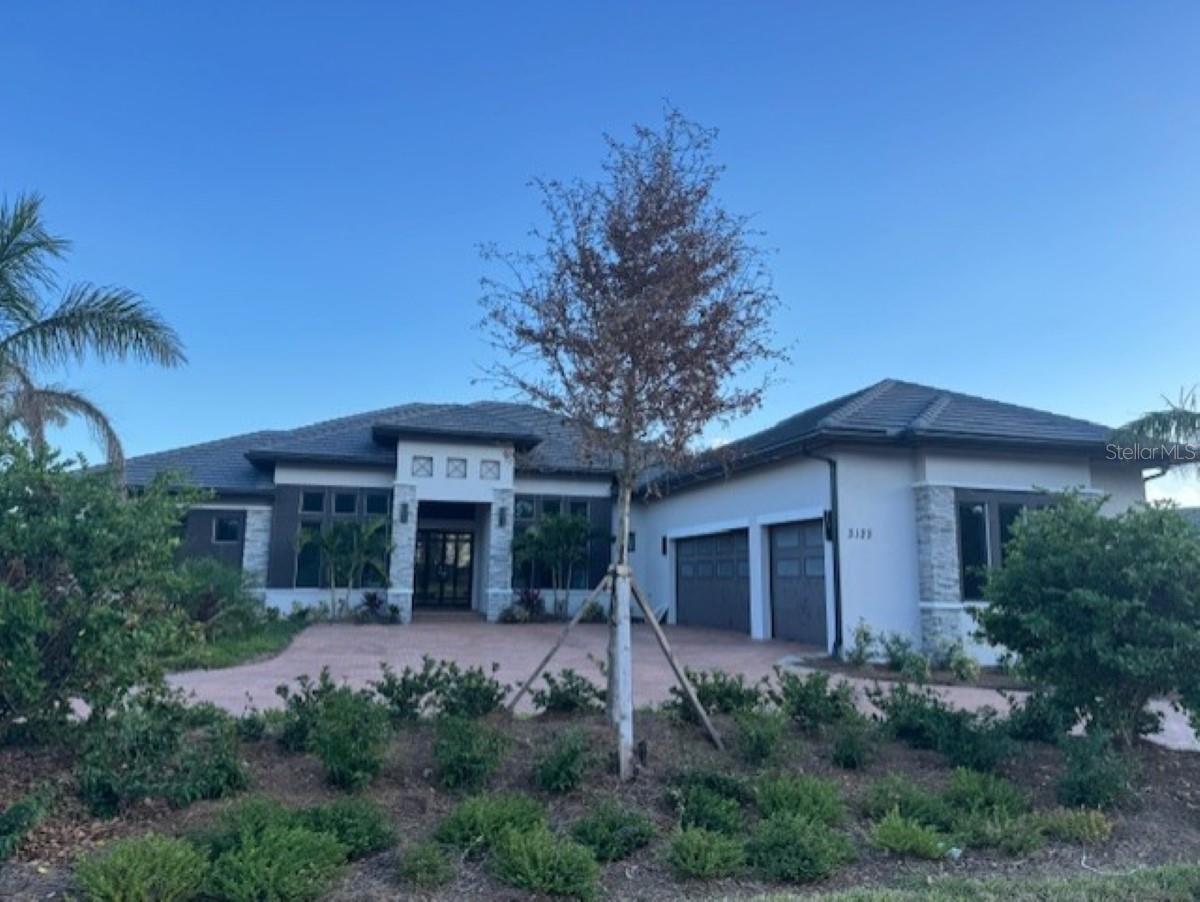 FOUNDERS CLUB - Residential