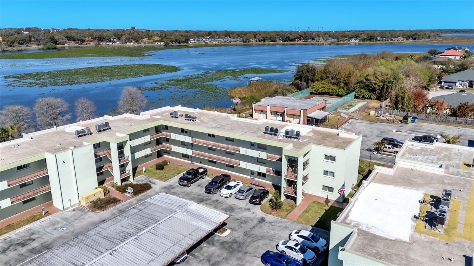 LAKESIDE VILLAGE #1 COND CB 3 PGS 17-20 - Residential