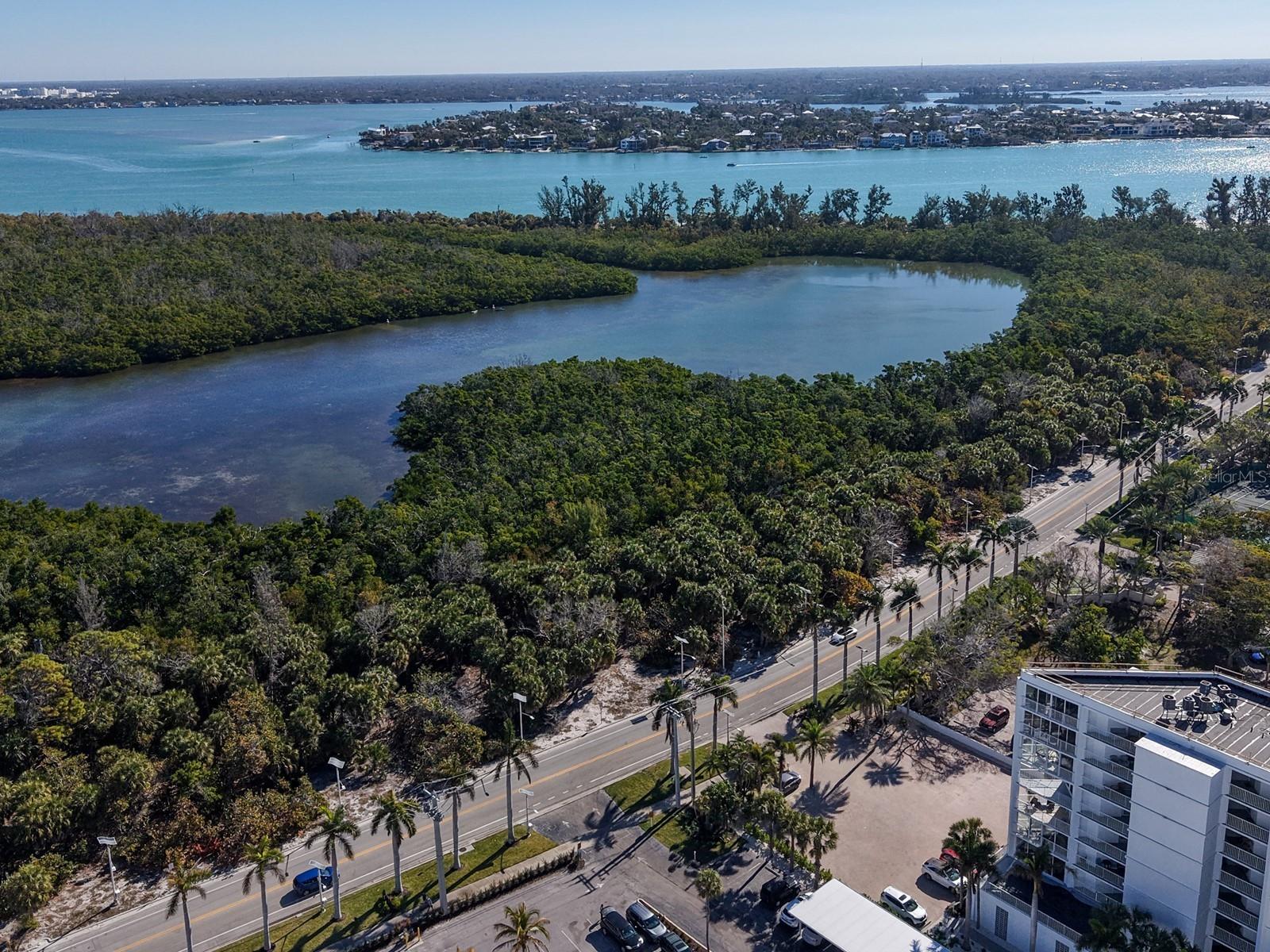 LIDO HARBOUR TOWERS - Residential