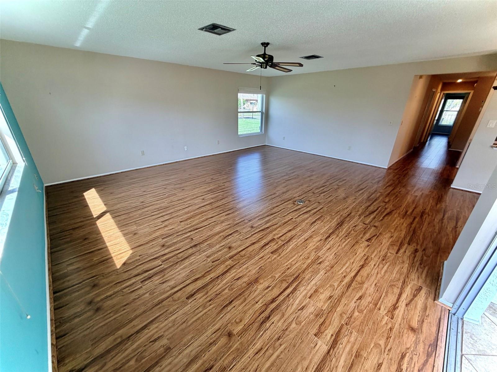 VILLAGE GREEN OF BRADENTON SEC 8 - Residential
