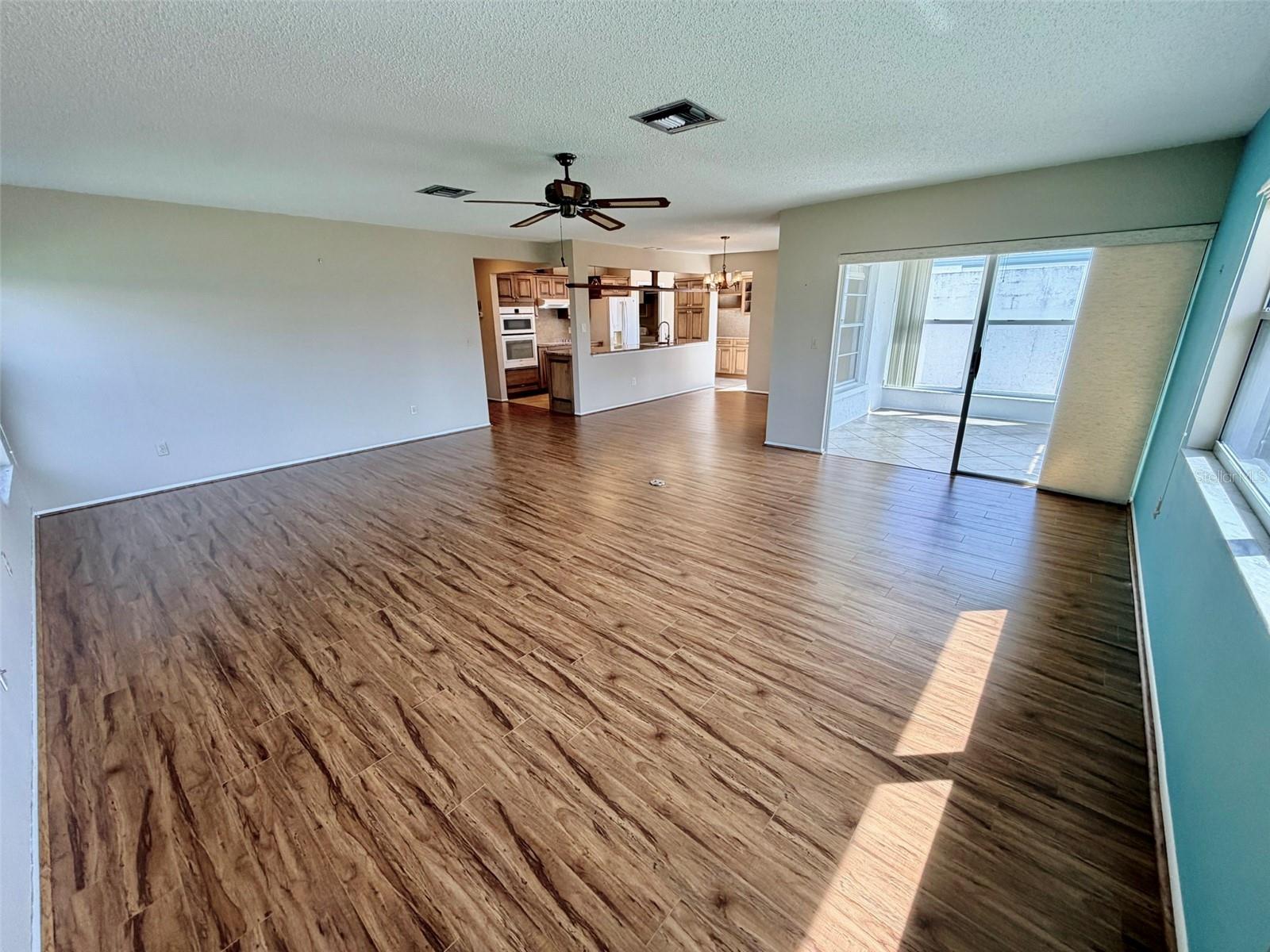 VILLAGE GREEN OF BRADENTON SEC 8 - Residential