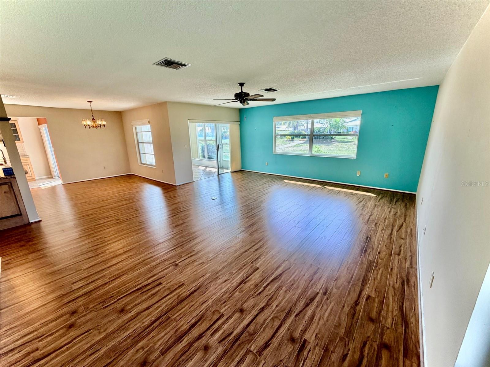 VILLAGE GREEN OF BRADENTON SEC 8 - Residential