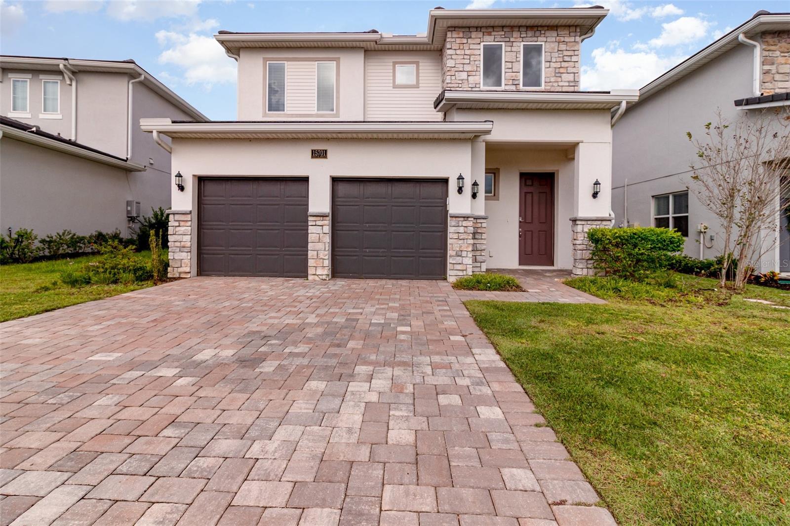 More emotional. Scroll stopping. Save worthy.

Looking for a 5 bedroom golf course home in Bella Collina under $900,000 with flexibility for closing costs or membership packages? This Verona model in Montverde delivers lifestyle, views, and strategic value.

Welcome to 15701 Vetta Dr, located inside the guard gated Bella Collina Golf and Country Club. Positioned just off the 7th fairway of the Nick Faldo designed championship course, this 3,224 square foot home offers 5 bedrooms, 3.5 bathrooms, and a flexible bonus room built for modern living.

The open layout was designed for entertaining. High ceilings. Natural light. A chef’s kitchen with quartz countertops, stainless steel appliances, oversized island, walk in pantry, and seamless flow into the great room and dining space. The primary suite is located on the main floor and features a spa inspired bath and generous walk in closet.

Upstairs you will find spacious secondary bedrooms and a large bonus room perfect for media, fitness, or multi generational flexibility.

Life in Bella Collina means access to:

Nick Faldo championship golf
Resort style pool and lap lanes
Har Tru tennis courts
Luxury spa and fitness center
Cucina private dining
Wine cellar and 24 hour guard gated security

The price is strategically positioned to allow seller concessions. Need closing costs or assistance with mandatory sports or golf membership packages? Structure your offer accordingly above $900,000 and the seller is open to negotiation.

Minutes to Winter Garden, Florida Turnpike, Orlando International Airport, and Montverde Academy.

Luxury lifestyle. Golf course views. Smart opportunity.