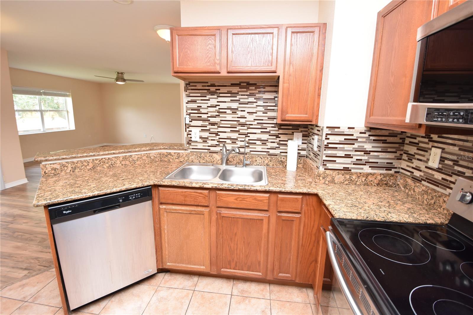 PALM POINTE - Residential