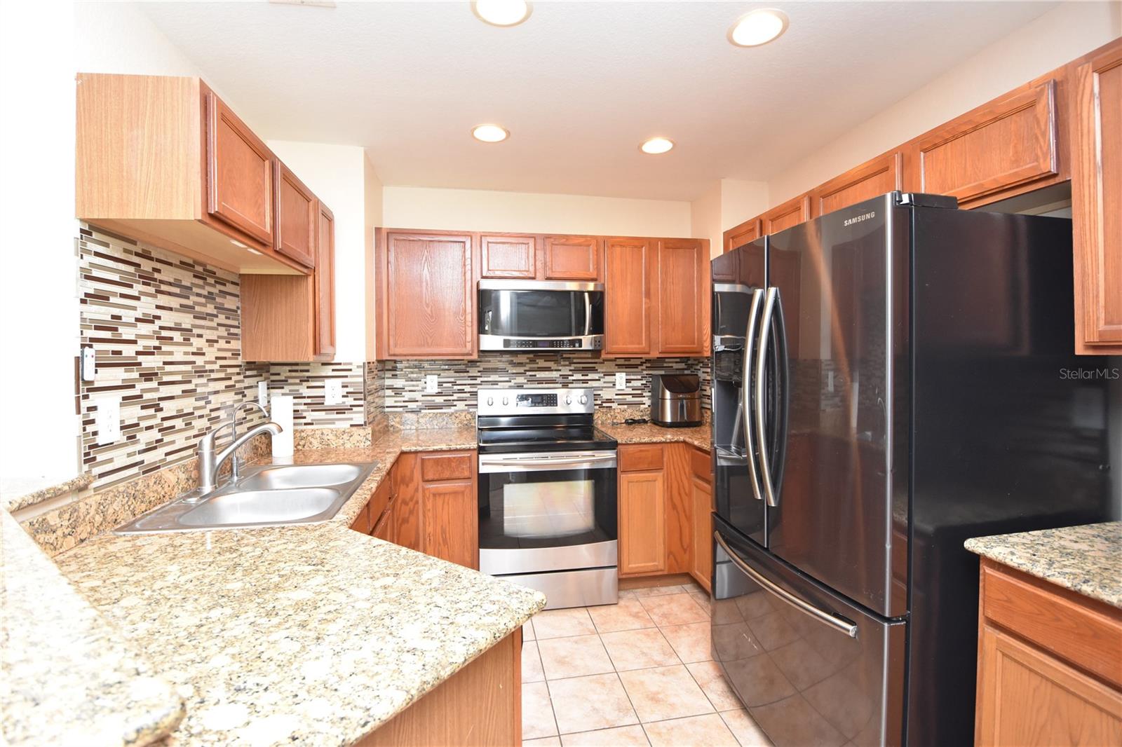 PALM POINTE - Residential