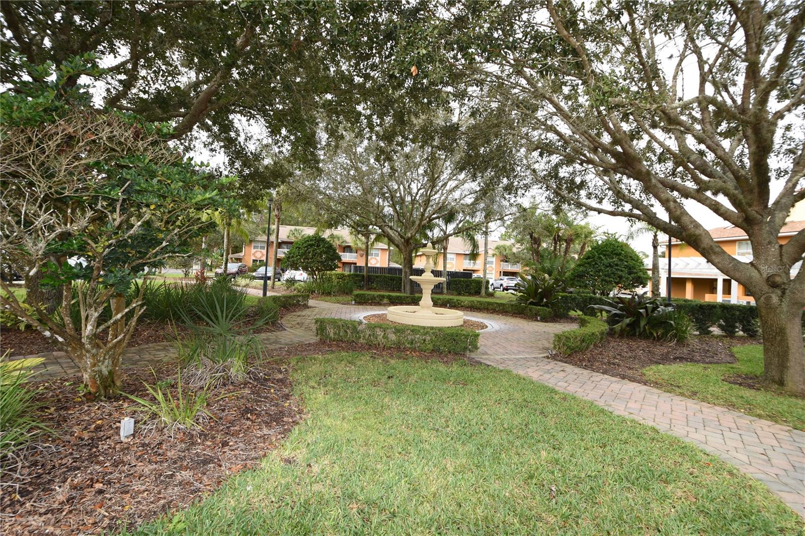 PALM POINTE - Residential